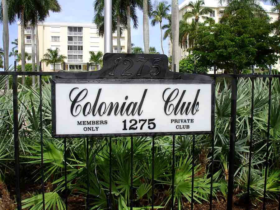 Colonial Club Signage